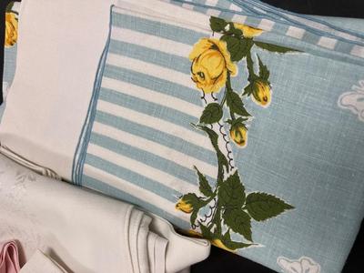 LOT 22: Vintage Embroidered Linens and More - Napkins, Placemats, etc.