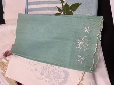 LOT 22: Vintage Embroidered Linens and More - Napkins, Placemats, etc.