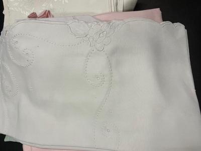 LOT 22: Vintage Embroidered Linens and More - Napkins, Placemats, etc.