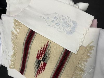 LOT 22: Vintage Embroidered Linens and More - Napkins, Placemats, etc.