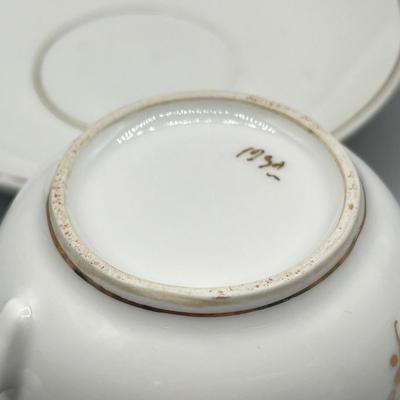 LOT 24: Trinket Dishes and Antique / Vintage Ceramic Souvenirs