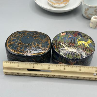 LOT 24: Trinket Dishes and Antique / Vintage Ceramic Souvenirs