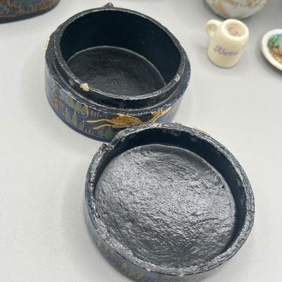 LOT 24: Trinket Dishes and Antique / Vintage Ceramic Souvenirs