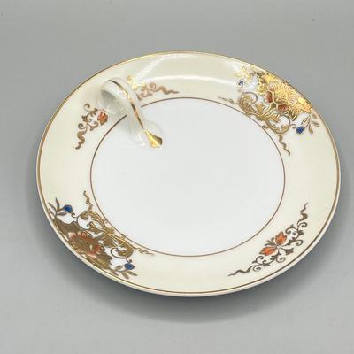 LOT 27: Japanese Ceramic Collection - Teapot, Teabag Strainer and More