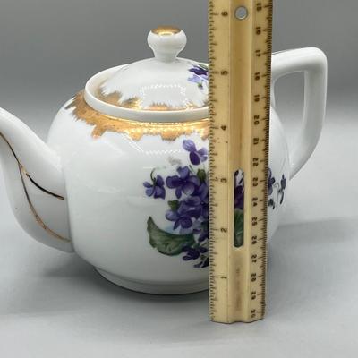 LOT 27: Japanese Ceramic Collection - Teapot, Teabag Strainer and More