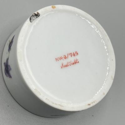 LOT 27: Japanese Ceramic Collection - Teapot, Teabag Strainer and More