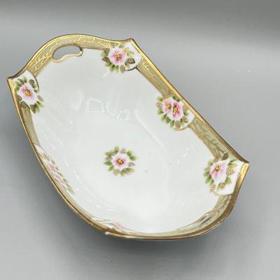 LOT 27: Japanese Ceramic Collection - Teapot, Teabag Strainer and More