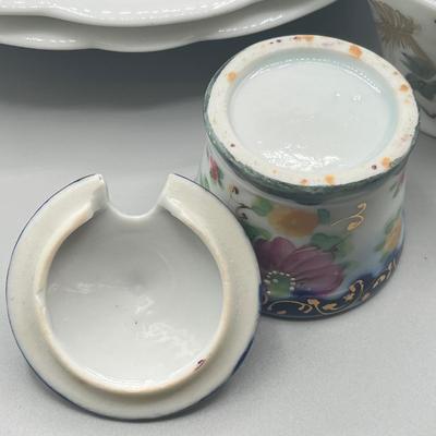 LOT 28: Mixed Ceramics Pieces