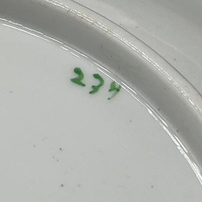 LOT 28: Mixed Ceramics Pieces