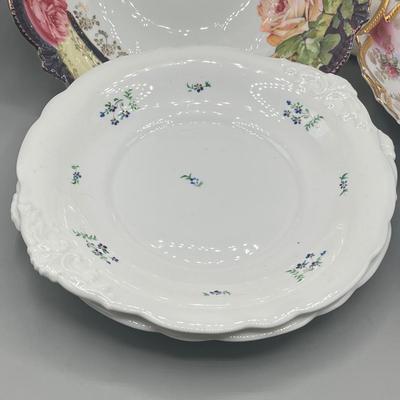 LOT 28: Mixed Ceramics Pieces