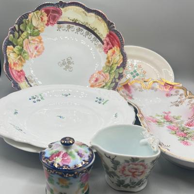 LOT 28: Mixed Ceramics Pieces