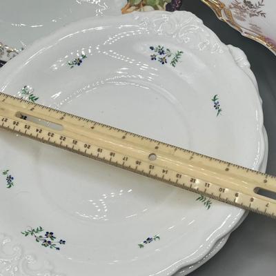 LOT 28: Mixed Ceramics Pieces