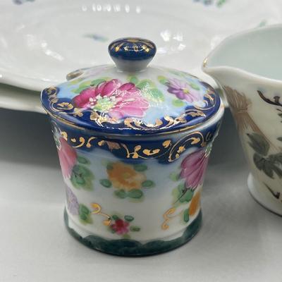 LOT 28: Mixed Ceramics Pieces