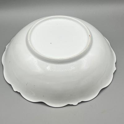 LOT 28: Mixed Ceramics Pieces