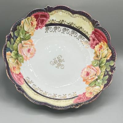 LOT 28: Mixed Ceramics Pieces