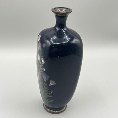 LOT 31: Antique Japanese Meiji Cloisonne Vase