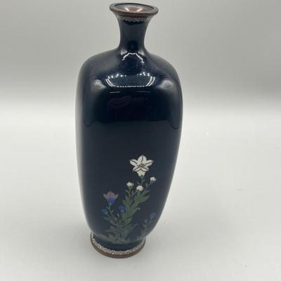 LOT 31: Antique Japanese Meiji Cloisonne Vase