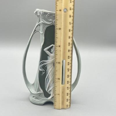 LOT 32: Antique Schafer & Vater Jasperware Vase