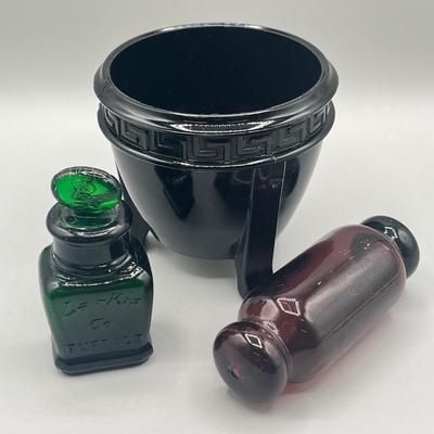 LOT 34: Vintage / Antique Glass Pieces