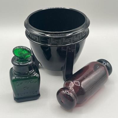 LOT 34: Vintage / Antique Glass Pieces