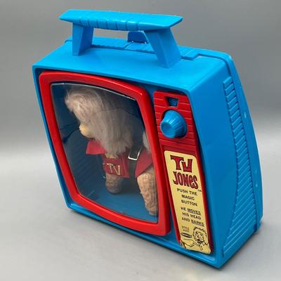 LOT 39: Remco 1966 Vintage TV Jones Poodle Dog Toy w/ Original TV Case and Accessories