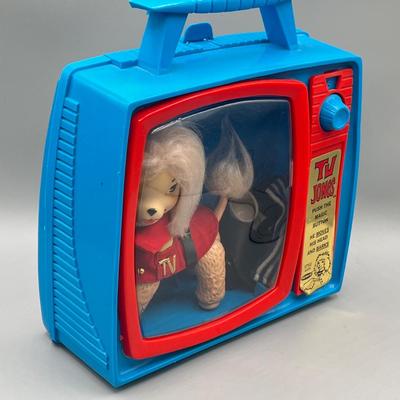 LOT 39: Remco 1966 Vintage TV Jones Poodle Dog Toy w/ Original TV Case and Accessories