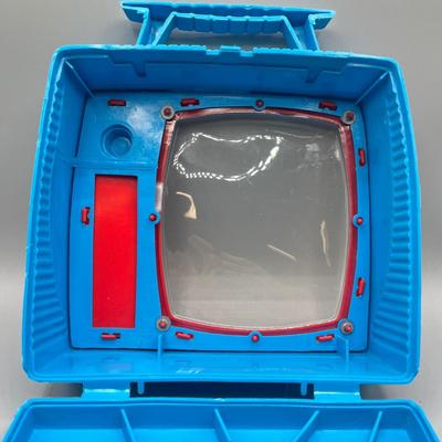 LOT 39: Remco 1966 Vintage TV Jones Poodle Dog Toy w/ Original TV Case and Accessories