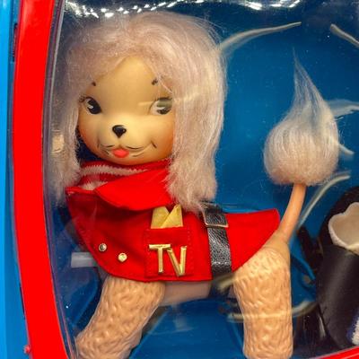 LOT 39: Remco 1966 Vintage TV Jones Poodle Dog Toy w/ Original TV Case and Accessories