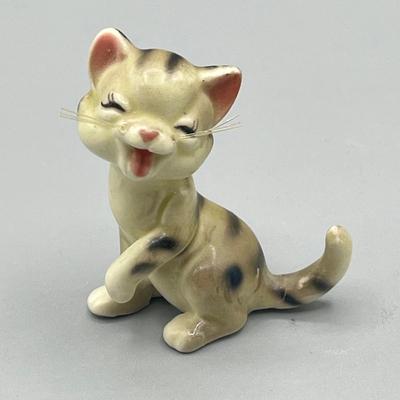 LOT 40: Vintage Cat Figurines - Salt and Pepper Shakers and More