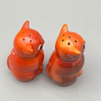 LOT 40: Vintage Cat Figurines - Salt and Pepper Shakers and More