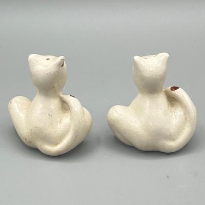 LOT 40: Vintage Cat Figurines - Salt and Pepper Shakers and More