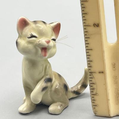 LOT 40: Vintage Cat Figurines - Salt and Pepper Shakers and More