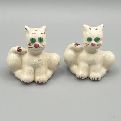 LOT 40: Vintage Cat Figurines - Salt and Pepper Shakers and More