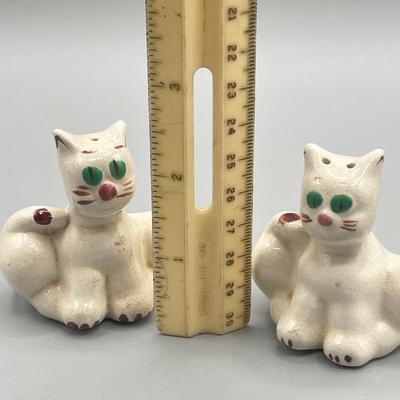 LOT 40: Vintage Cat Figurines - Salt and Pepper Shakers and More