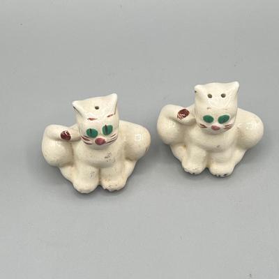 LOT 40: Vintage Cat Figurines - Salt and Pepper Shakers and More