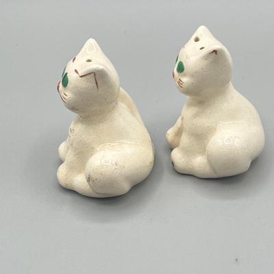 LOT 40: Vintage Cat Figurines - Salt and Pepper Shakers and More
