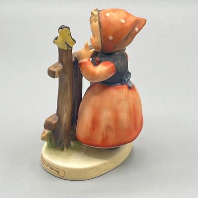 LOT 41: Collection of Vintage Goebel Hummel Figurines