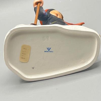 LOT 41: Collection of Vintage Goebel Hummel Figurines