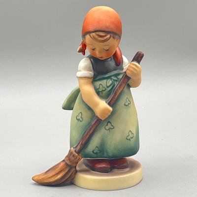 LOT 41: Collection of Vintage Goebel Hummel Figurines