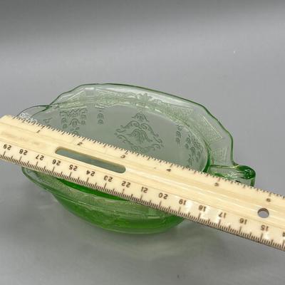 LOT 45: Uranium Glass Vintage Glassware