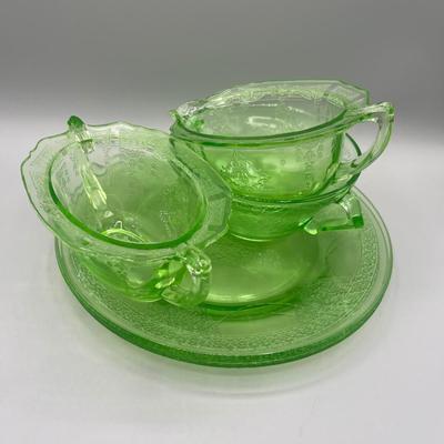 LOT 45: Uranium Glass Vintage Glassware