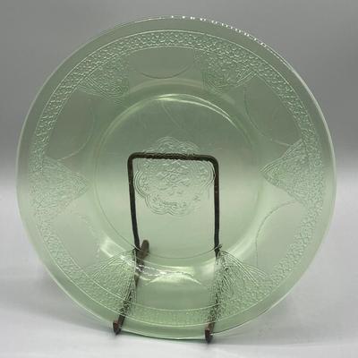 LOT 45: Uranium Glass Vintage Glassware