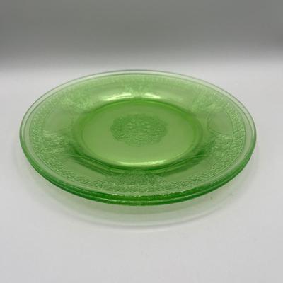 LOT 45: Uranium Glass Vintage Glassware