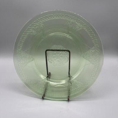 LOT 45: Uranium Glass Vintage Glassware