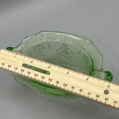 LOT 45: Uranium Glass Vintage Glassware