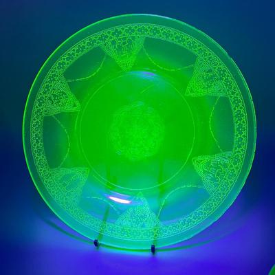 LOT 45: Uranium Glass Vintage Glassware