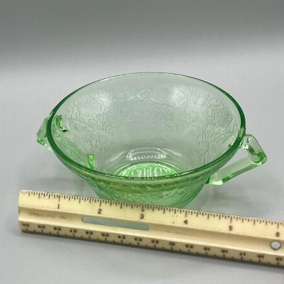 LOT 45: Uranium Glass Vintage Glassware
