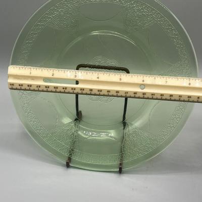 LOT 45: Uranium Glass Vintage Glassware