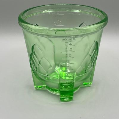 LOT 49: Vintage Uranium Glass Pieces