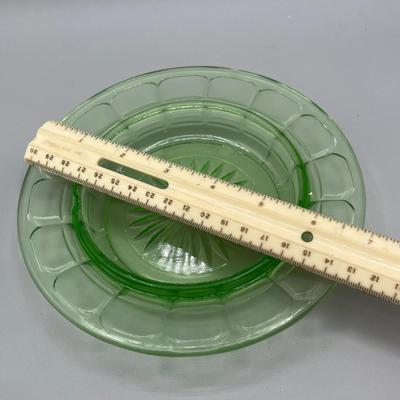 LOT 49: Vintage Uranium Glass Pieces